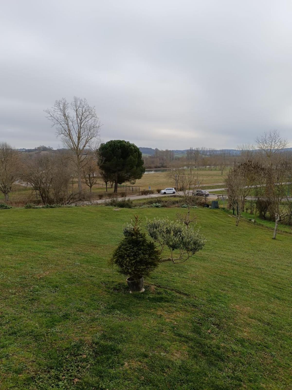 Grande Maison Avec Vue Sur Le Lac Saramon エクステリア 写真